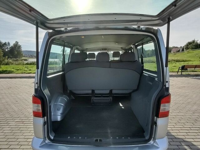 Серый Фольксваген Мультиван, объемом двигателя 2 л и пробегом 178 тыс. км за 10300 $, фото 9 на Automoto.ua