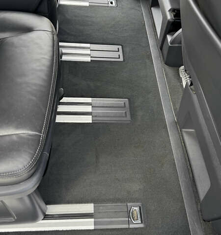 Сірий Фольксваген Мультиван, об'ємом двигуна 1.97 л та пробігом 63 тис. км за 32000 $, фото 13 на Automoto.ua