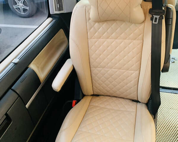 Серый Фольксваген Мультиван, объемом двигателя 2 л и пробегом 163 тыс. км за 32900 $, фото 3 на Automoto.ua