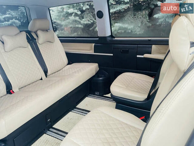 Серый Фольксваген Мультиван, объемом двигателя 2 л и пробегом 163 тыс. км за 32900 $, фото 30 на Automoto.ua