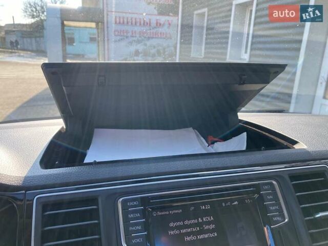 Сірий Фольксваген Мультиван, об'ємом двигуна 1.97 л та пробігом 255 тис. км за 36000 $, фото 7 на Automoto.ua