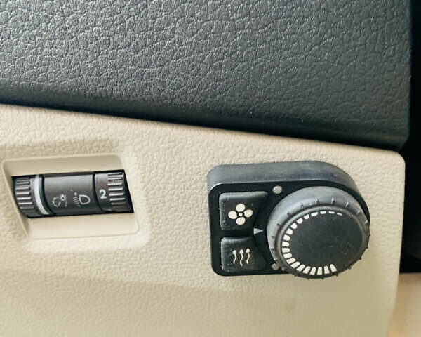 Сірий Фольксваген Мультиван, об'ємом двигуна 2 л та пробігом 164 тис. км за 32900 $, фото 10 на Automoto.ua