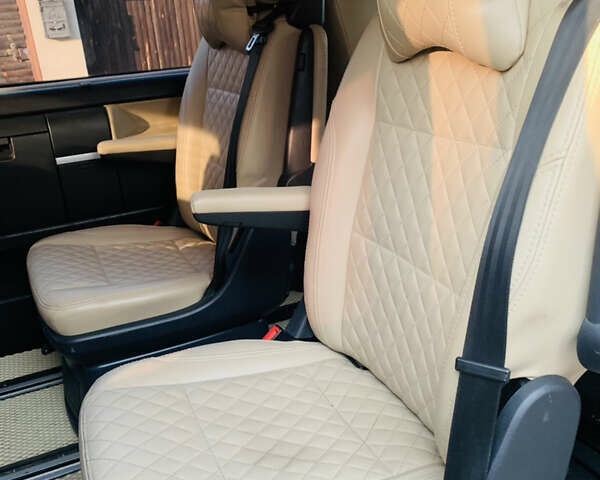 Серый Фольксваген Мультиван, объемом двигателя 2 л и пробегом 163 тыс. км за 32900 $, фото 28 на Automoto.ua