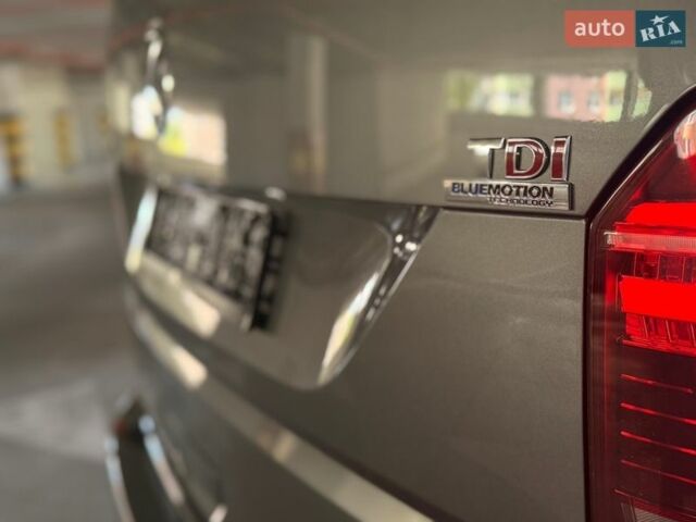 Серый Фольксваген Мультиван, объемом двигателя 2 л и пробегом 270 тыс. км за 37500 $, фото 23 на Automoto.ua