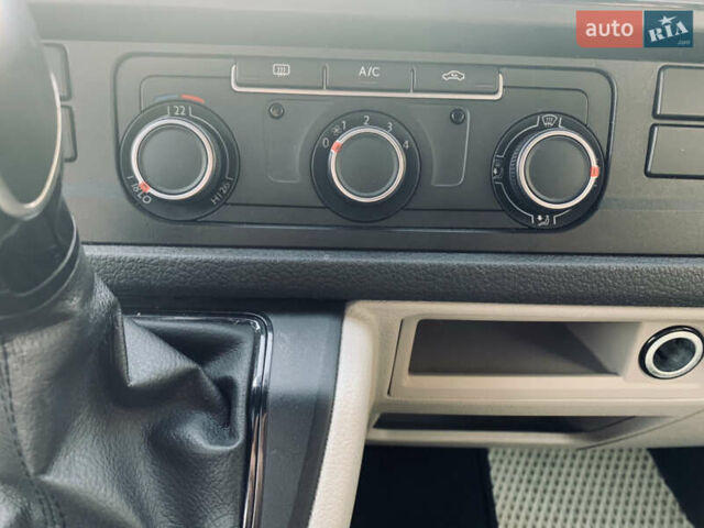 Сірий Фольксваген Мультиван, об'ємом двигуна 2 л та пробігом 164 тис. км за 32900 $, фото 28 на Automoto.ua