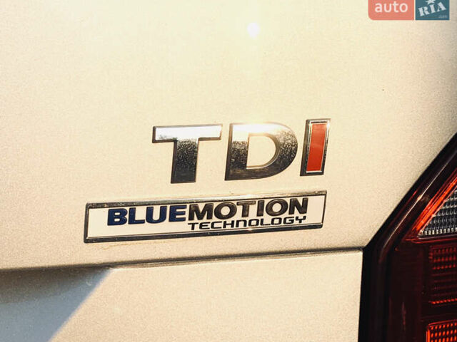 Серый Фольксваген Мультиван, объемом двигателя 2 л и пробегом 163 тыс. км за 32900 $, фото 34 на Automoto.ua