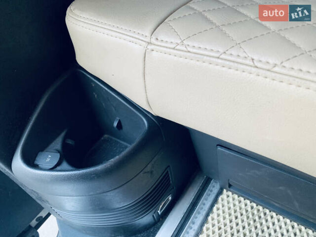 Серый Фольксваген Мультиван, объемом двигателя 2 л и пробегом 163 тыс. км за 32900 $, фото 4 на Automoto.ua