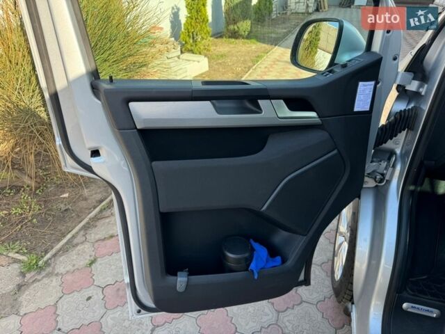 Серый Фольксваген Мультиван, объемом двигателя 2 л и пробегом 209 тыс. км за 29000 $, фото 12 на Automoto.ua