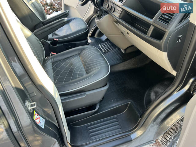 Сірий Фольксваген Мультиван, об'ємом двигуна 2 л та пробігом 210 тис. км за 27900 $, фото 47 на Automoto.ua