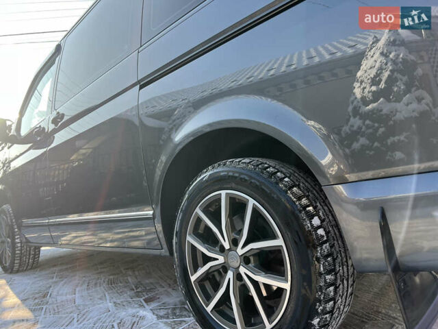 Сірий Фольксваген Мультиван, об'ємом двигуна 2 л та пробігом 210 тис. км за 27900 $, фото 24 на Automoto.ua