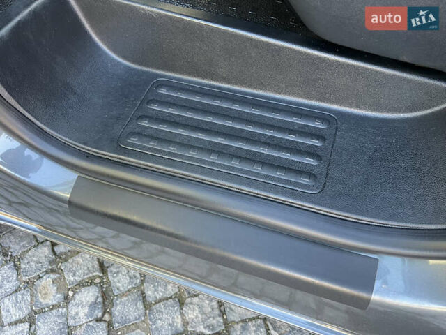 Серый Фольксваген Мультиван, объемом двигателя 2 л и пробегом 209 тыс. км за 27900 $, фото 48 на Automoto.ua