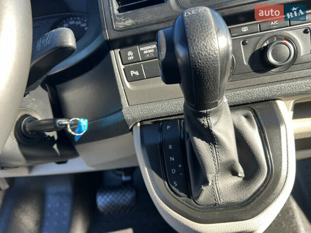 Сірий Фольксваген Мультиван, об'ємом двигуна 2 л та пробігом 209 тис. км за 27900 $, фото 69 на Automoto.ua