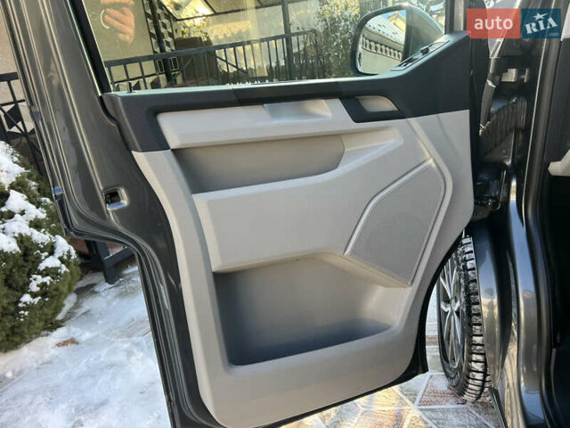 Сірий Фольксваген Мультиван, об'ємом двигуна 2 л та пробігом 210 тис. км за 27900 $, фото 40 на Automoto.ua