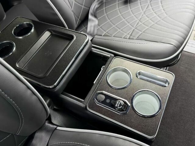 Серый Фольксваген Мультиван, объемом двигателя 2 л и пробегом 209 тыс. км за 27900 $, фото 11 на Automoto.ua