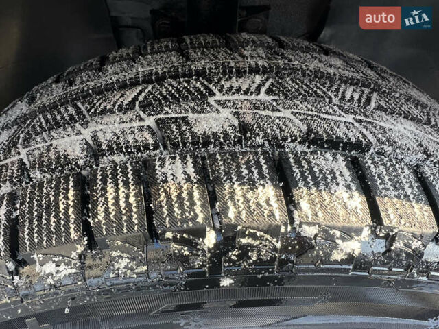 Сірий Фольксваген Мультиван, об'ємом двигуна 2 л та пробігом 210 тис. км за 27900 $, фото 39 на Automoto.ua