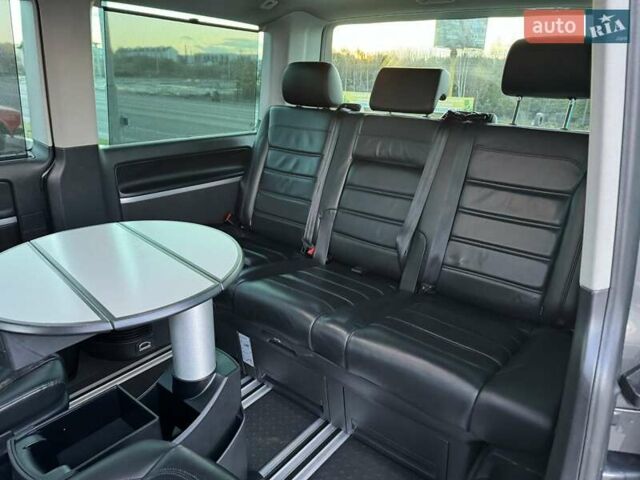 Сірий Фольксваген Мультиван, об'ємом двигуна 2 л та пробігом 285 тис. км за 44400 $, фото 26 на Automoto.ua