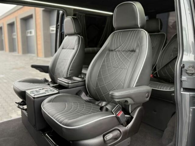 Серый Фольксваген Мультиван, объемом двигателя 2 л и пробегом 209 тыс. км за 27900 $, фото 9 на Automoto.ua