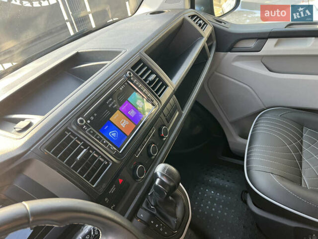 Сірий Фольксваген Мультиван, об'ємом двигуна 2 л та пробігом 210 тис. км за 27900 $, фото 44 на Automoto.ua