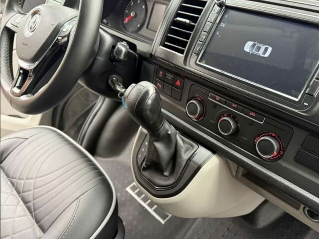 Серый Фольксваген Мультиван, объемом двигателя 2 л и пробегом 209 тыс. км за 27900 $, фото 7 на Automoto.ua