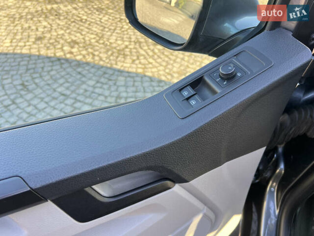 Сірий Фольксваген Мультиван, об'ємом двигуна 2 л та пробігом 209 тис. км за 27900 $, фото 48 на Automoto.ua