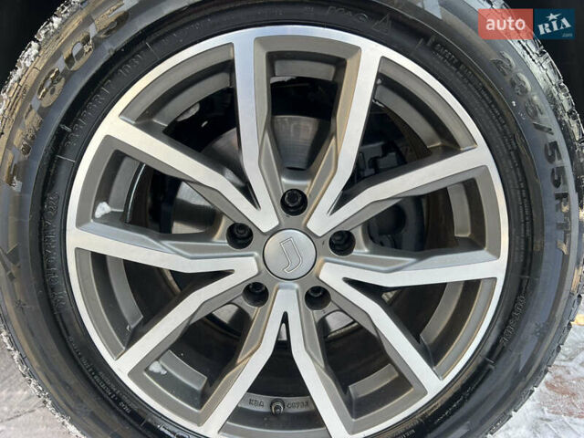 Сірий Фольксваген Мультиван, об'ємом двигуна 2 л та пробігом 210 тис. км за 27900 $, фото 38 на Automoto.ua