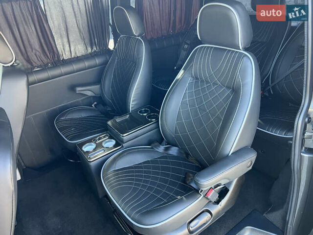 Сірий Фольксваген Мультиван, об'ємом двигуна 2 л та пробігом 209 тис. км за 27900 $, фото 54 на Automoto.ua