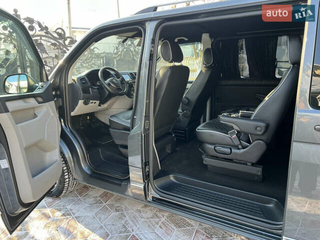 Сірий Фольксваген Мультиван, об'ємом двигуна 2 л та пробігом 210 тис. км за 27900 $, фото 46 на Automoto.ua