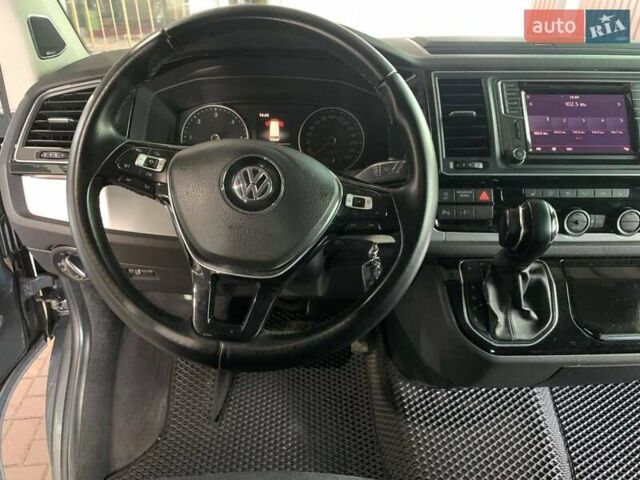 Сірий Фольксваген Мультиван, об'ємом двигуна 2 л та пробігом 285 тис. км за 44400 $, фото 29 на Automoto.ua