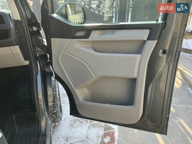 Сірий Фольксваген Мультиван, об'ємом двигуна 2 л та пробігом 210 тис. км за 27900 $, фото 57 на Automoto.ua