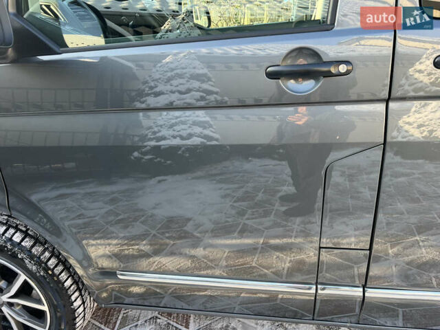 Сірий Фольксваген Мультиван, об'ємом двигуна 2 л та пробігом 210 тис. км за 27900 $, фото 36 на Automoto.ua