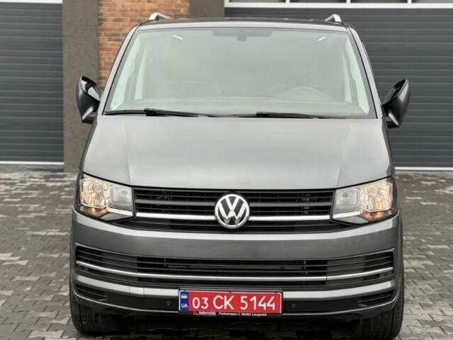 Серый Фольксваген Мультиван, объемом двигателя 2 л и пробегом 209 тыс. км за 27900 $, фото 1 на Automoto.ua