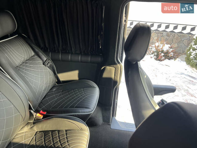 Сірий Фольксваген Мультиван, об'ємом двигуна 2 л та пробігом 210 тис. км за 27900 $, фото 52 на Automoto.ua