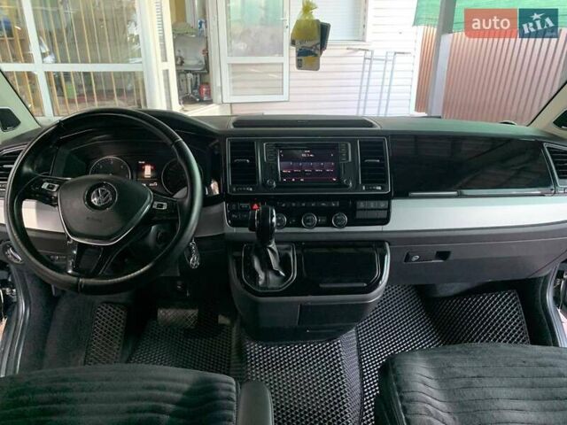 Сірий Фольксваген Мультиван, об'ємом двигуна 2 л та пробігом 285 тис. км за 44400 $, фото 28 на Automoto.ua