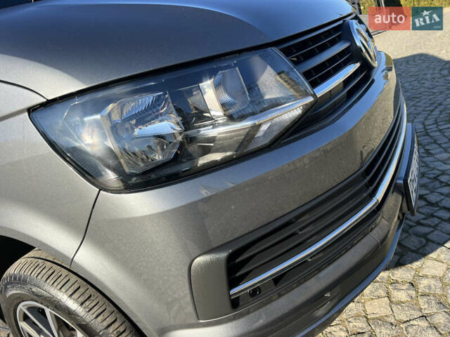 Серый Фольксваген Мультиван, объемом двигателя 2 л и пробегом 209 тыс. км за 27900 $, фото 31 на Automoto.ua