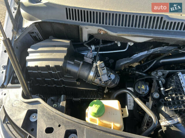 Серый Фольксваген Мультиван, объемом двигателя 2 л и пробегом 209 тыс. км за 27900 $, фото 74 на Automoto.ua