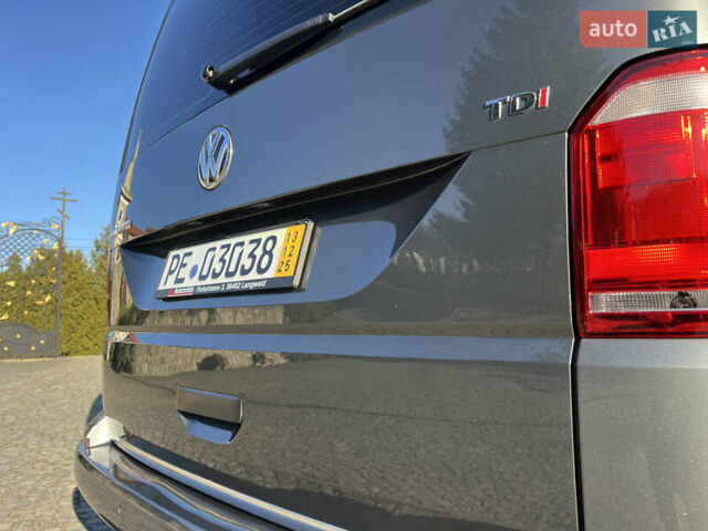 Серый Фольксваген Мультиван, объемом двигателя 2 л и пробегом 209 тыс. км за 27900 $, фото 28 на Automoto.ua