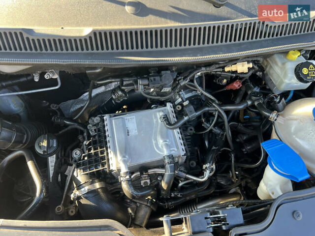 Сірий Фольксваген Мультиван, об'ємом двигуна 2 л та пробігом 209 тис. км за 27900 $, фото 74 на Automoto.ua