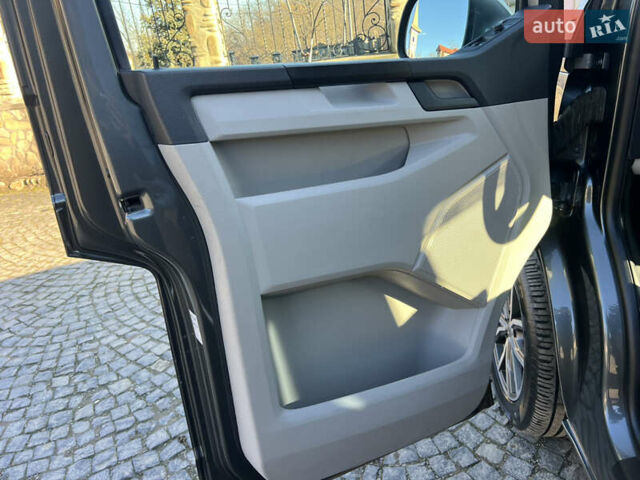 Сірий Фольксваген Мультиван, об'ємом двигуна 2 л та пробігом 209 тис. км за 27900 $, фото 47 на Automoto.ua