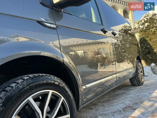 Сірий Фольксваген Мультиван, об'ємом двигуна 2 л та пробігом 210 тис. км за 27900 $, фото 25 на Automoto.ua