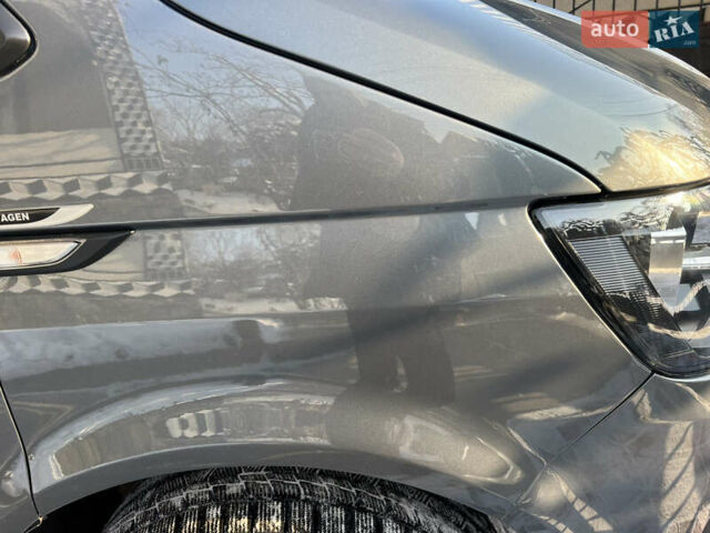 Сірий Фольксваген Мультиван, об'ємом двигуна 2 л та пробігом 210 тис. км за 27900 $, фото 28 на Automoto.ua