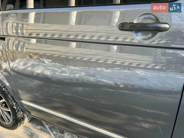 Сірий Фольксваген Мультиван, об'ємом двигуна 2 л та пробігом 210 тис. км за 27900 $, фото 30 на Automoto.ua