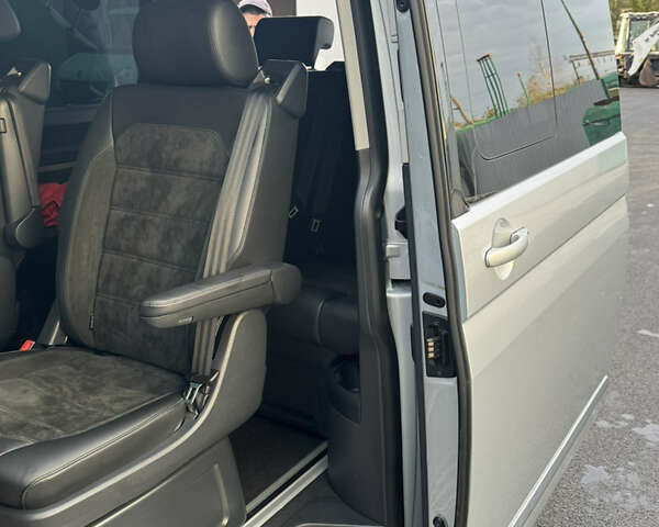 Сірий Фольксваген Мультиван, об'ємом двигуна 2 л та пробігом 115 тис. км за 49900 $, фото 16 на Automoto.ua