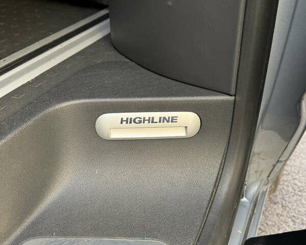 Сірий Фольксваген Мультиван, об'ємом двигуна 2 л та пробігом 115 тис. км за 49900 $, фото 15 на Automoto.ua