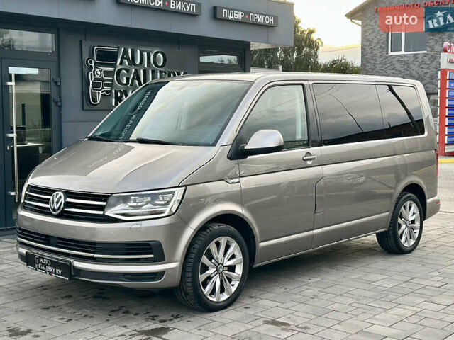 Серый Фольксваген Мультиван, объемом двигателя 2 л и пробегом 208 тыс. км за 44888 $, фото 1 на Automoto.ua
