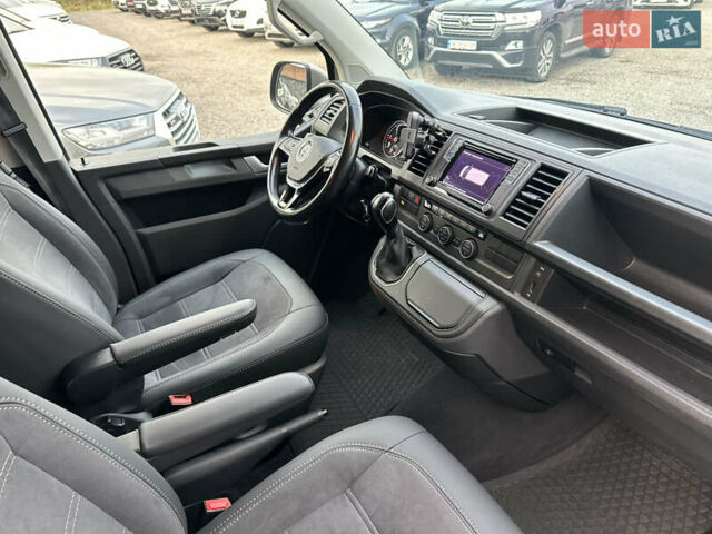 Серый Фольксваген Мультиван, объемом двигателя 2 л и пробегом 208 тыс. км за 44888 $, фото 16 на Automoto.ua