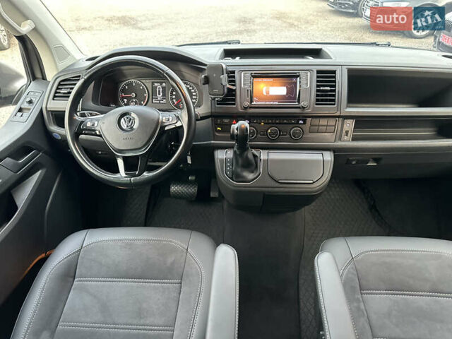 Серый Фольксваген Мультиван, объемом двигателя 2 л и пробегом 208 тыс. км за 44888 $, фото 12 на Automoto.ua