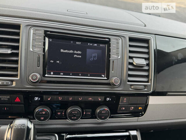 Сірий Фольксваген Мультиван, об'ємом двигуна 2 л та пробігом 115 тис. км за 49900 $, фото 8 на Automoto.ua