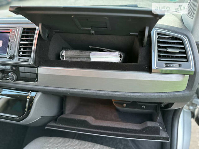 Сірий Фольксваген Мультиван, об'ємом двигуна 2 л та пробігом 167 тис. км за 49900 $, фото 32 на Automoto.ua