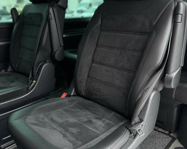 Сірий Фольксваген Мультиван, об'ємом двигуна 1.97 л та пробігом 190 тис. км за 45000 $, фото 14 на Automoto.ua