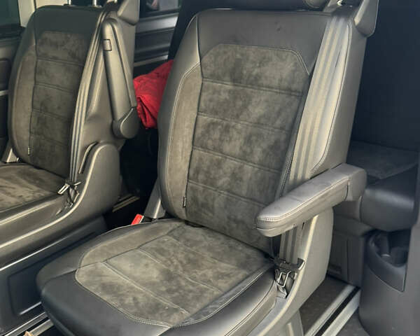 Сірий Фольксваген Мультиван, об'ємом двигуна 2 л та пробігом 115 тис. км за 49900 $, фото 7 на Automoto.ua